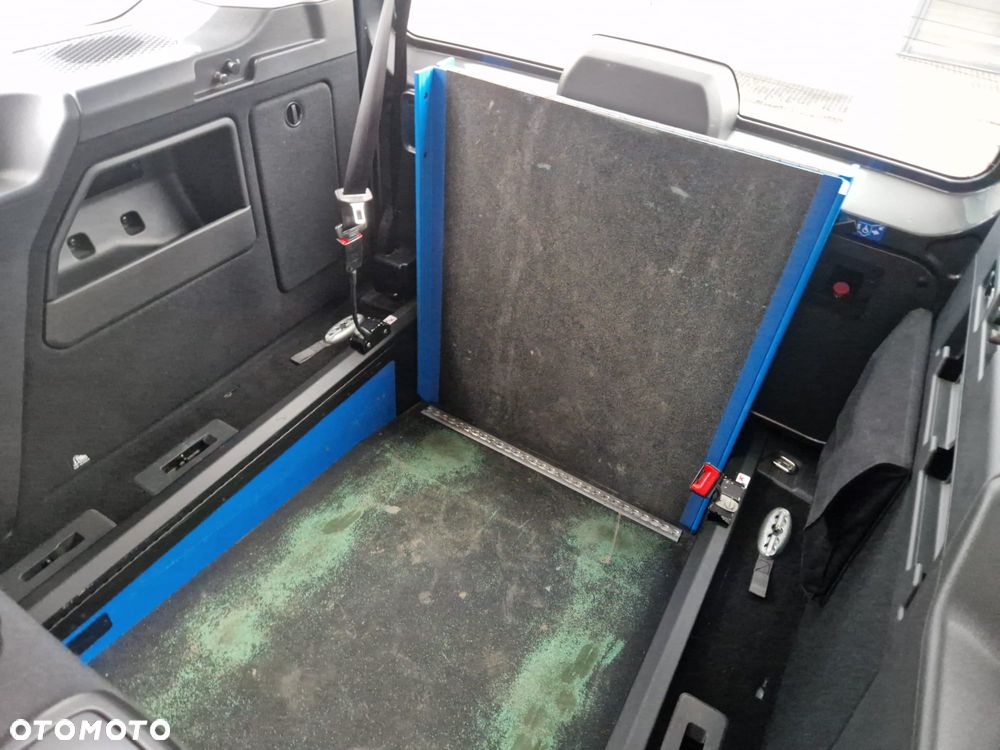Ford Tourneo Connect Grand - 15