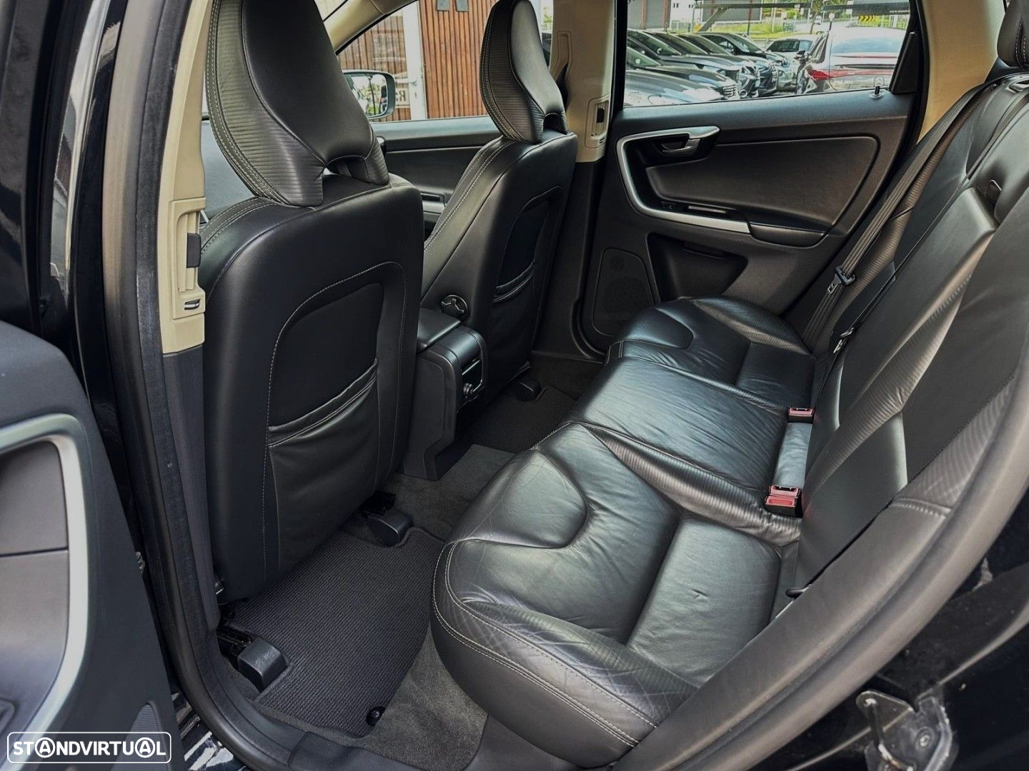 Volvo XC 60 2.0 D3 Drive R-Design - 12