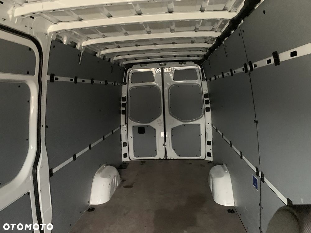 Mercedes-Benz Sprinter - 10