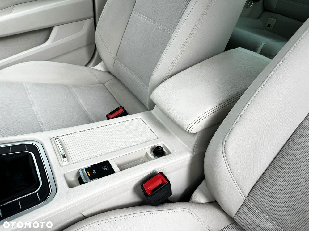 Volkswagen Passat - 34