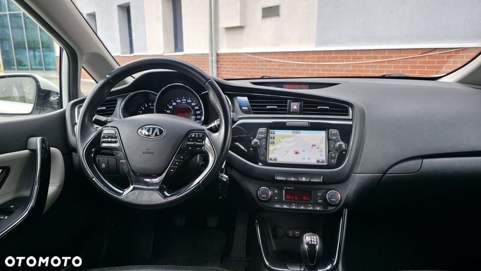 Kia Ceed 1.6 CRDi 136 ISG Spirit - 17