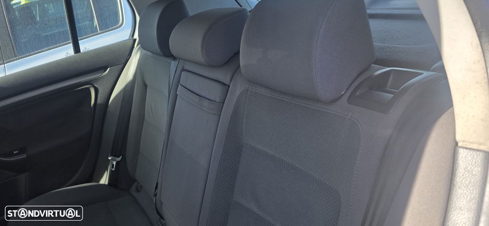 VW Golf 1.9 TDi 25 Anos Aut. - 7
