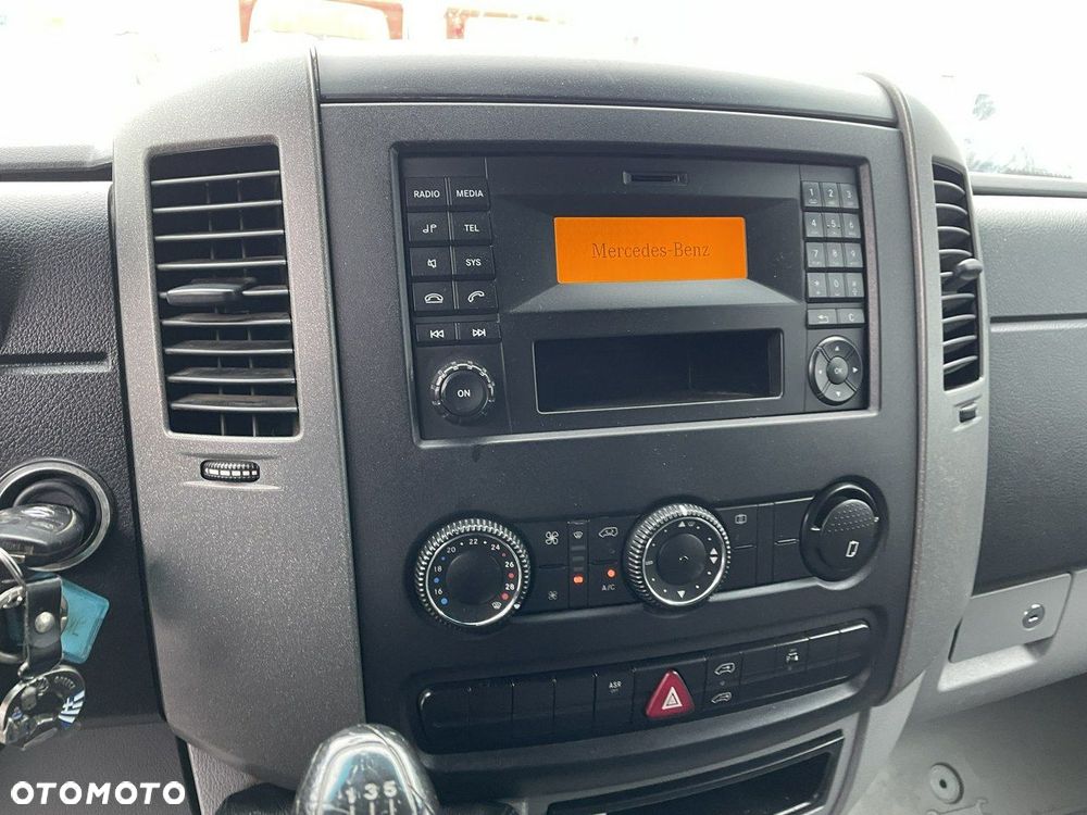 Mercedes-Benz Sprinter - 16