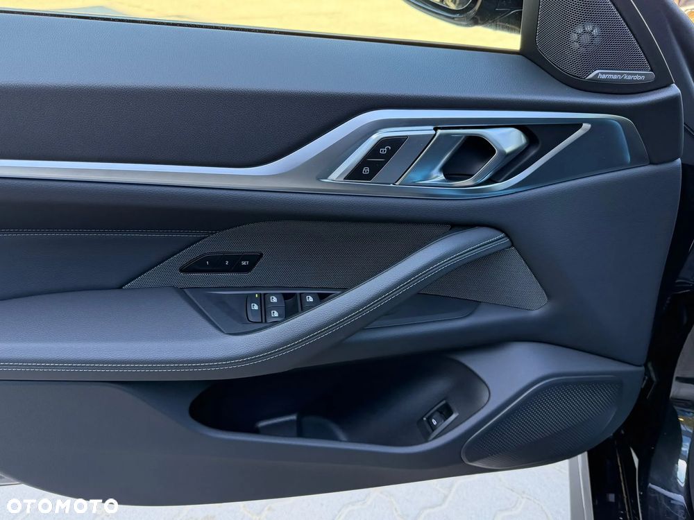 BMW i4 - 12