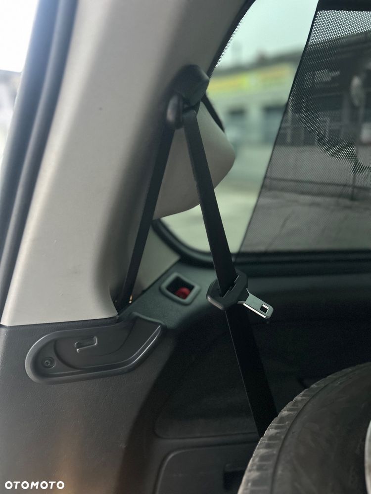 Ford Galaxy 2.3 Ambiente - 32