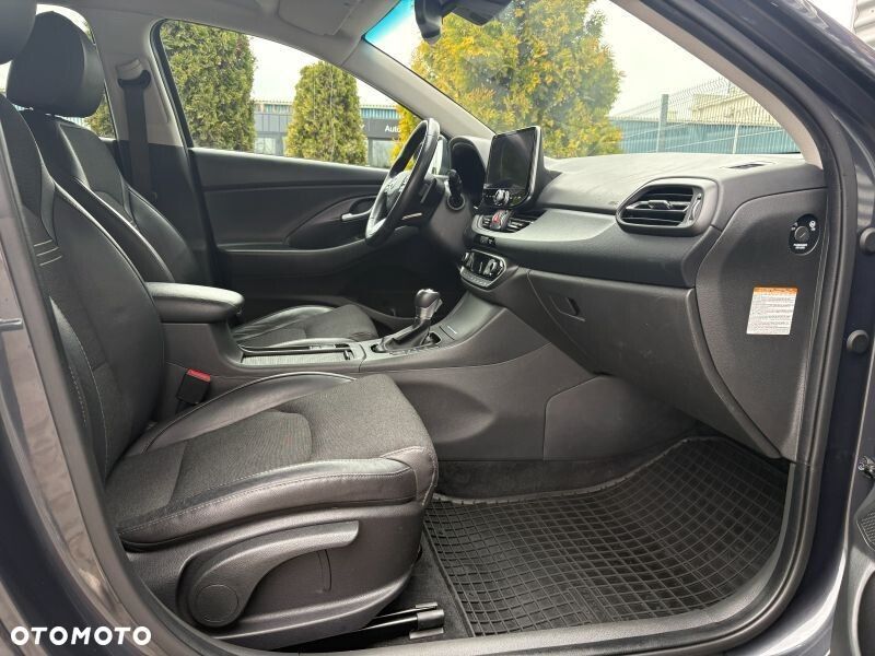 Hyundai i30 1.5 T-GDI 48V Executive DCT - 11