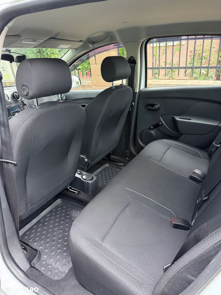 Dacia Logan TCe 90 Essential - 9