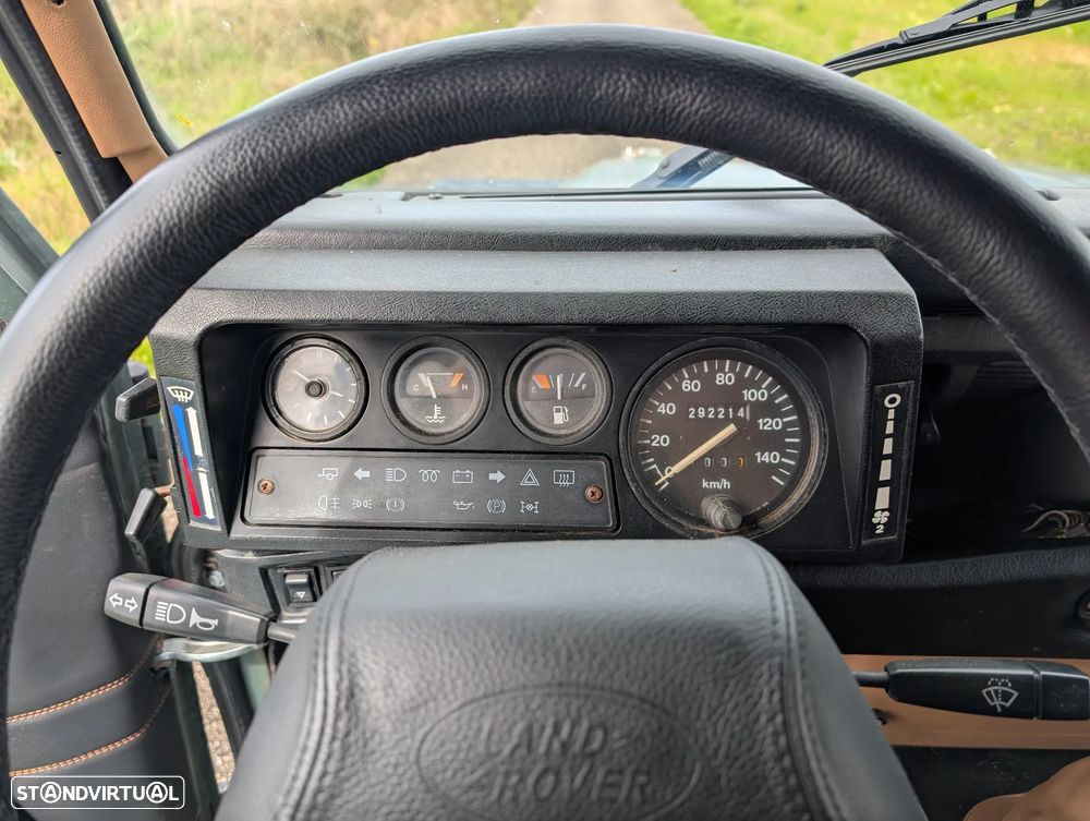 Land Rover Defender - 17