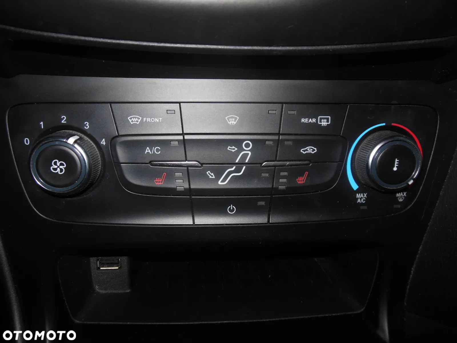 Ford Focus 1.0 EcoBoost Active Business - 23