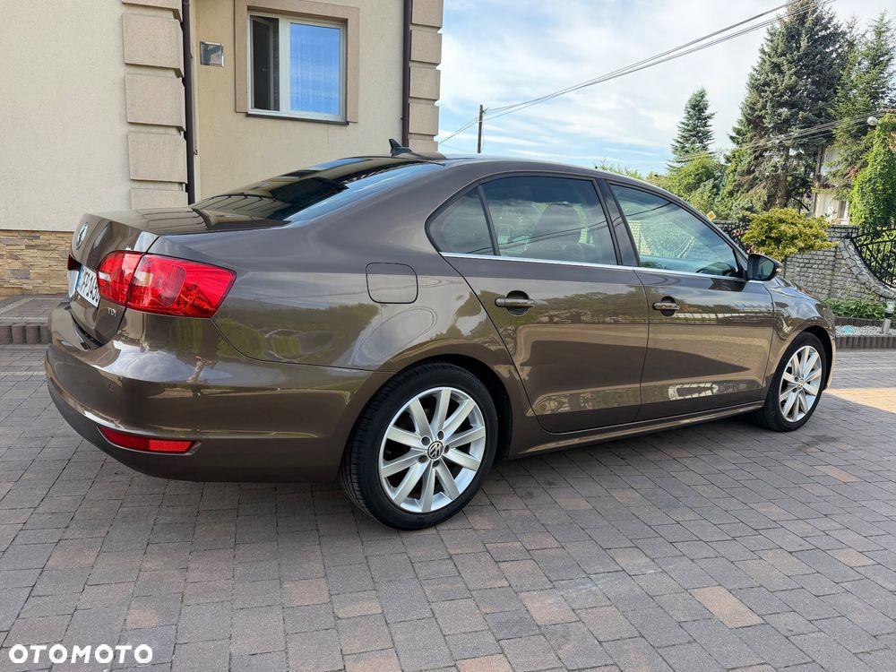 Volkswagen Jetta 1.6 TDI DSG Highline - 5