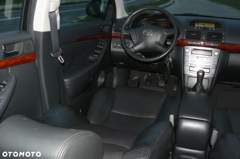 Toyota Avensis - 21
