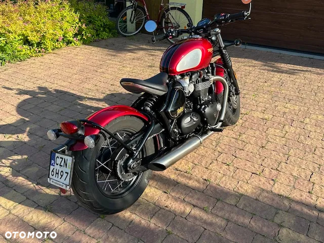 Triumph Bonneville Bobber - 13