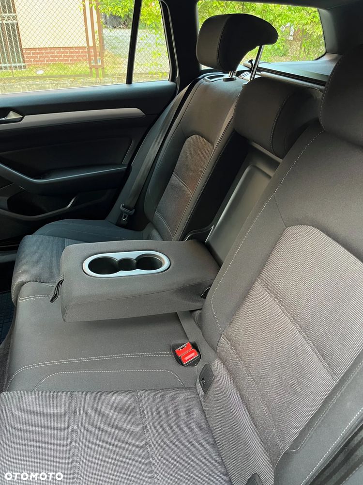 Volkswagen Passat 2.0 TDI SCR DSG Comfortline - 29