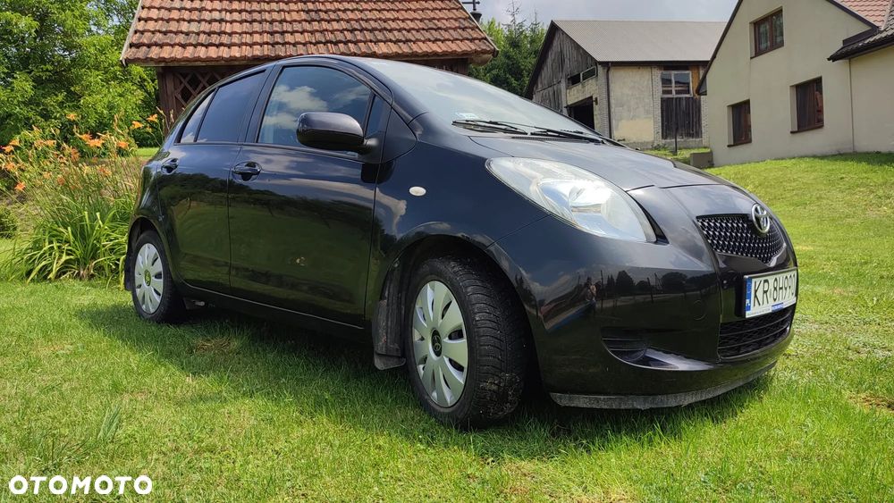 Toyota Yaris 1.3 VVT-i Sol - 1