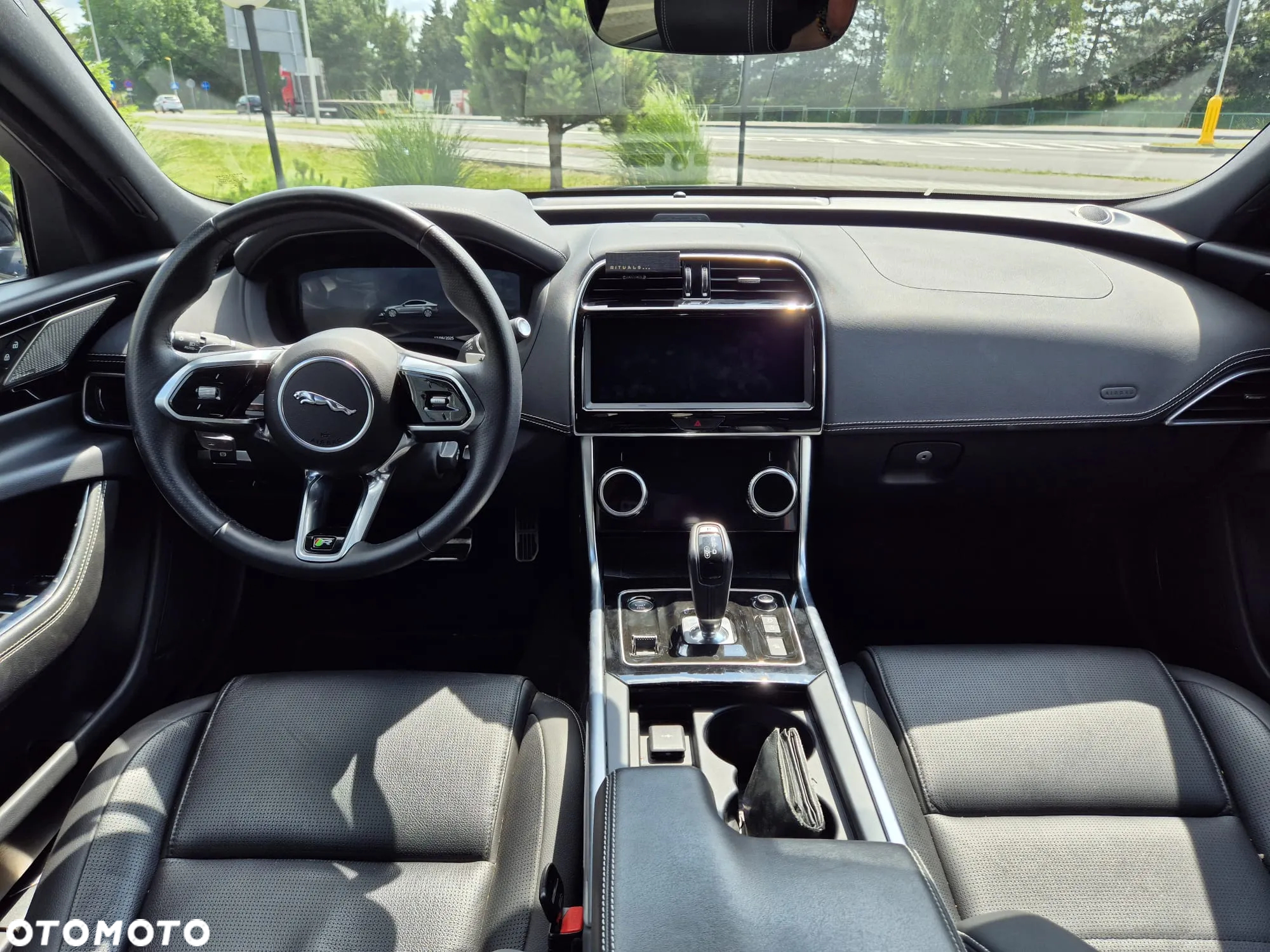 Jaguar XE - 5