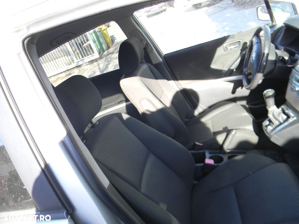 Dezmembrari  Toyota COROLLA verso  2004  > 2009 2.2 D-4D Motorina - 27