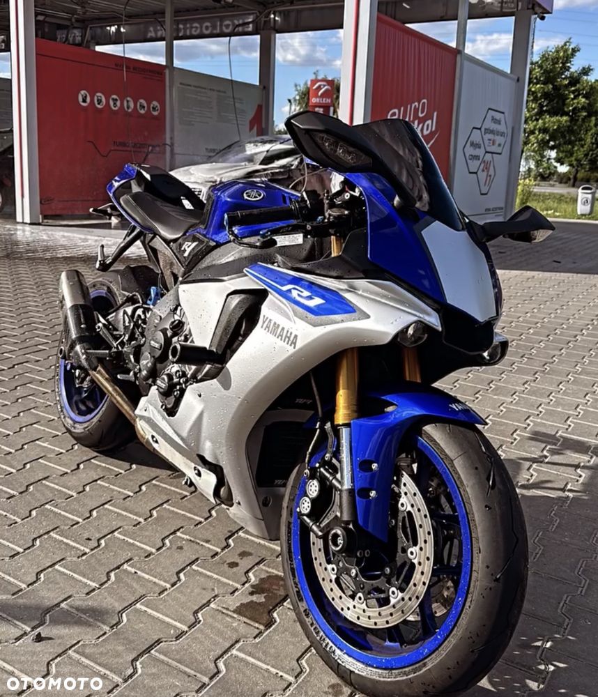 Yamaha R1 - 9