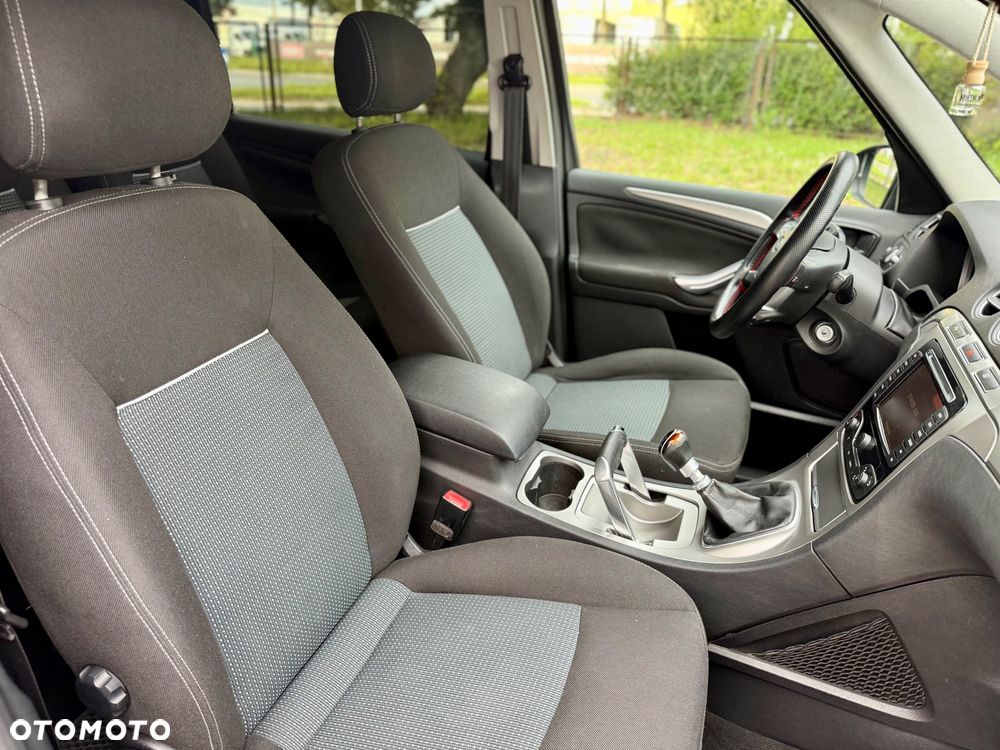 Ford Galaxy - 17