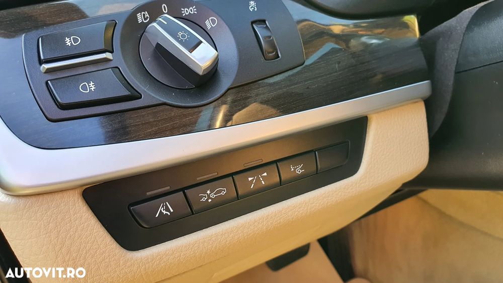 BMW Seria 5 525d xDrive Touring - 13