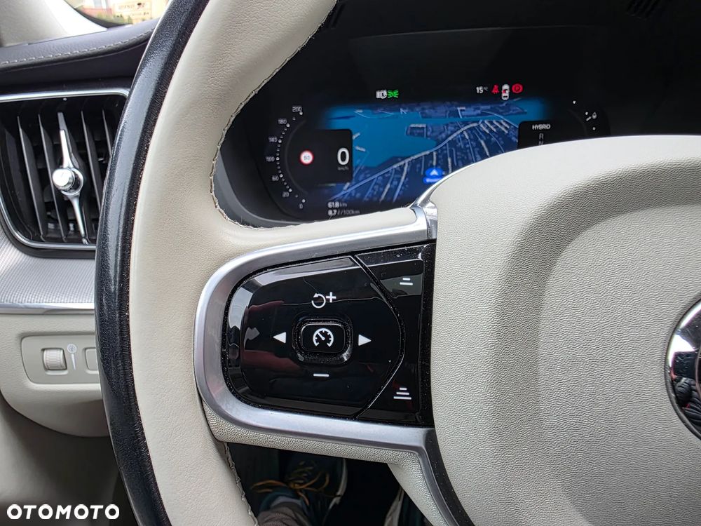 Volvo XC 60 T8 Plug-In Hybrid AWD Ultimate Bright - 21