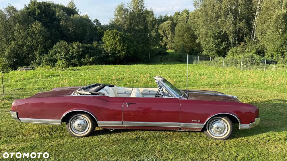 Oldsmobile Delta 88 - 21