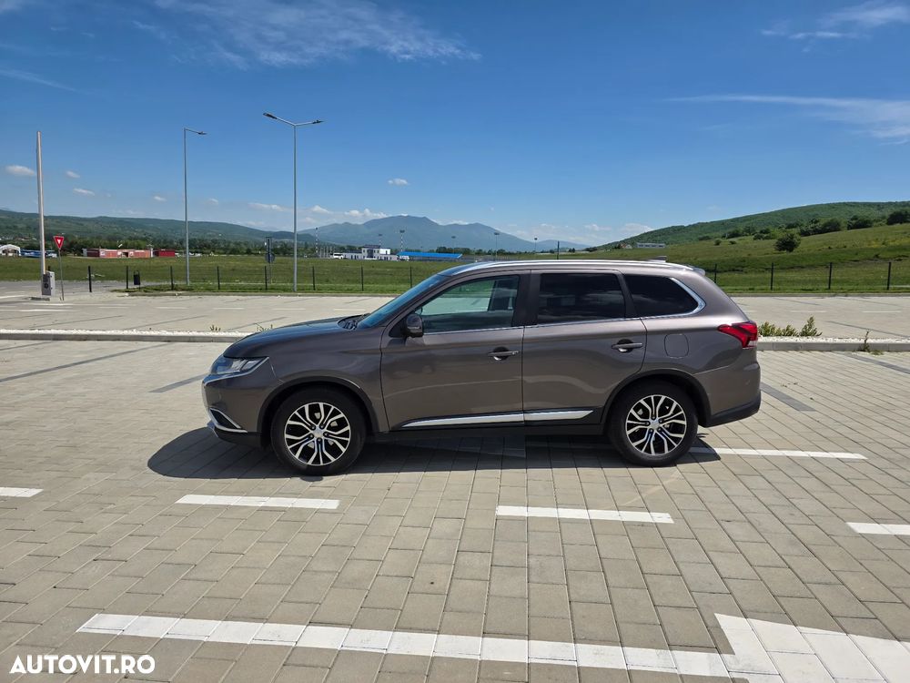 Mitsubishi Outlander 2.2 DI-D 4WD Automatik Edition 100+ - 6