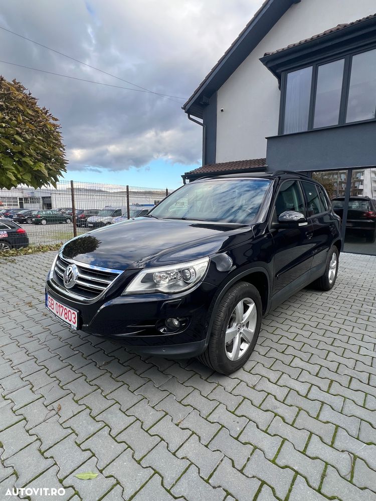 Volkswagen Tiguan - 1