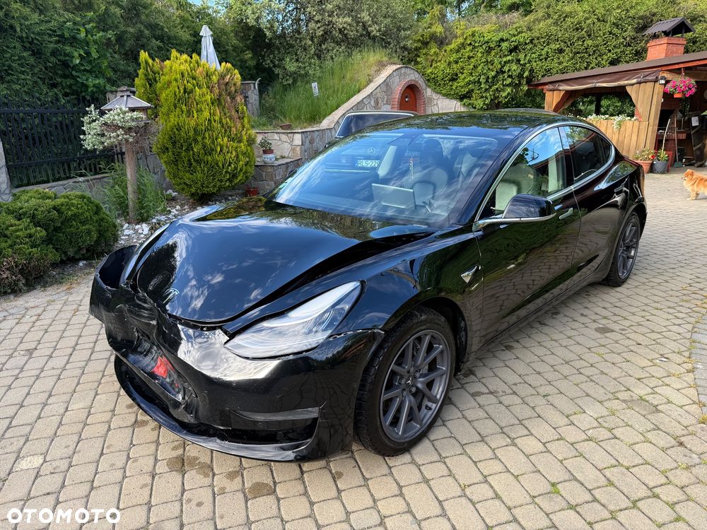 Tesla Model 3 - 1