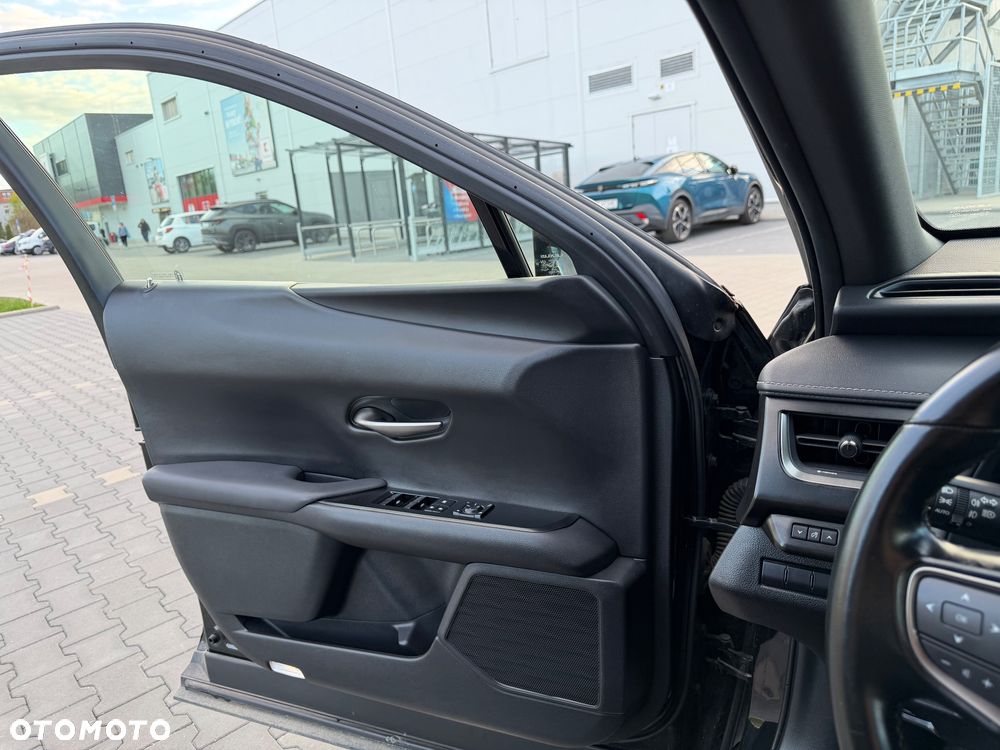 Lexus UX 250h Business Edition - 27
