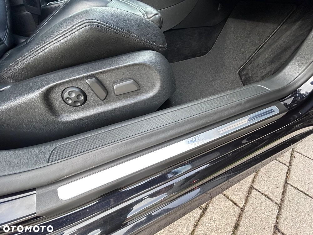 Volkswagen Passat Variant 2.0 TDI DPF R-Line Edition Plus - 25