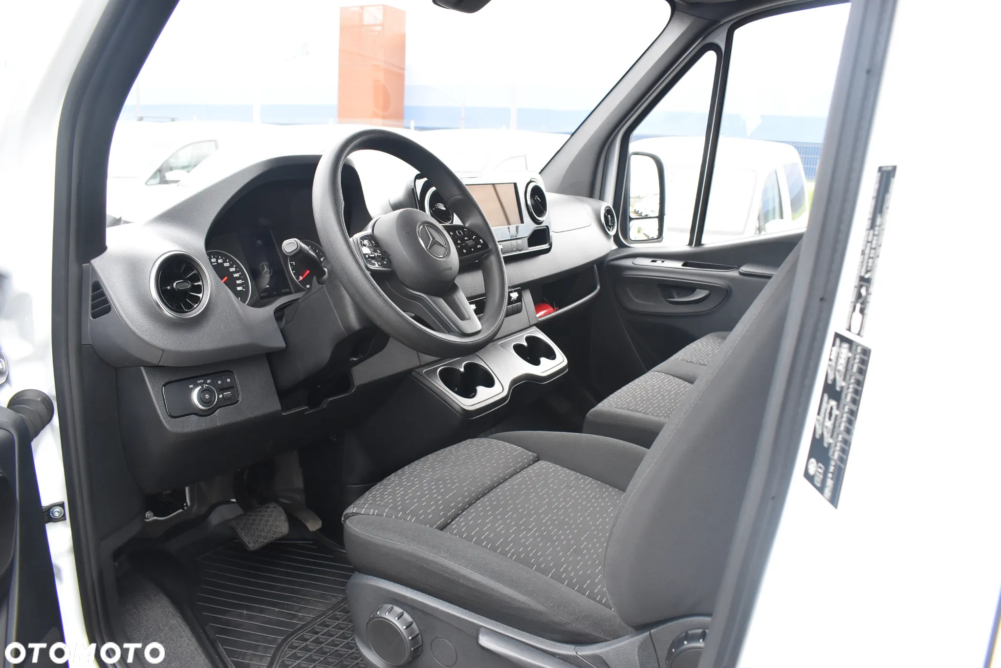 Mercedes-Benz SPRINTER 317 - 9