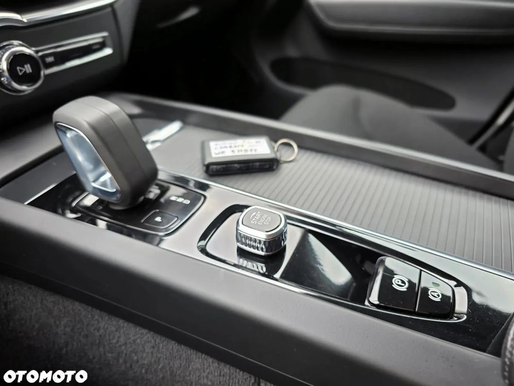 Volvo XC 60 D4 Momentum Pro - 33