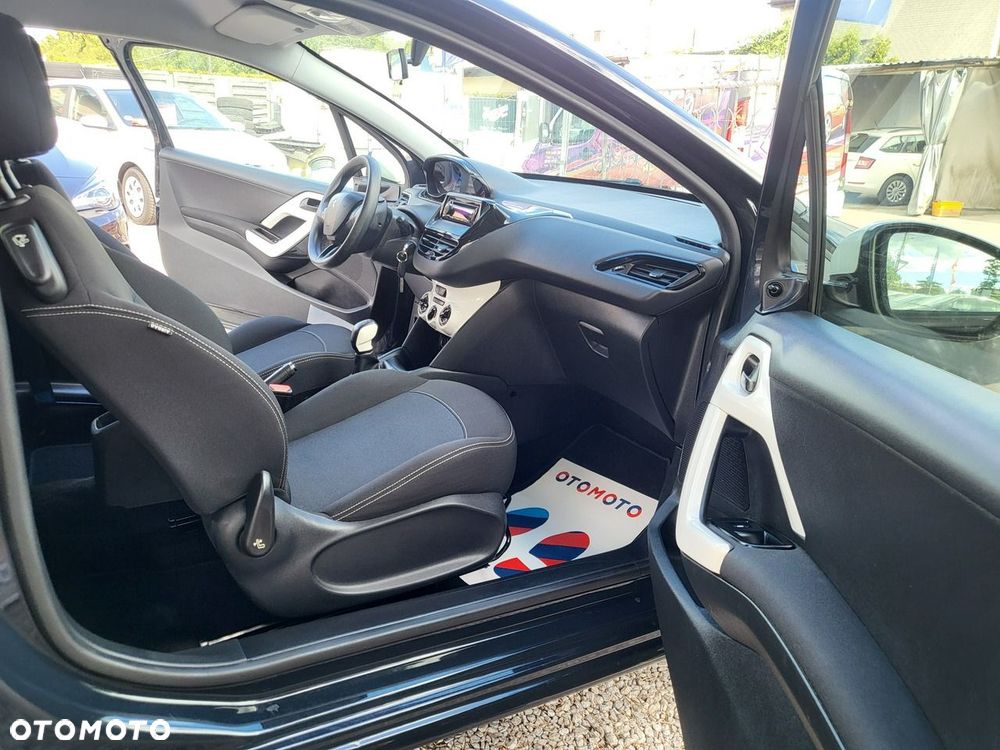 Peugeot 208 - 27