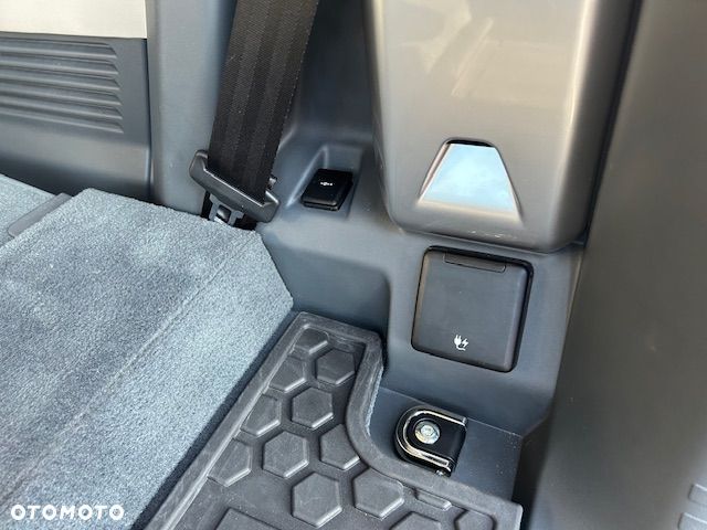 Land Rover Defender - 31