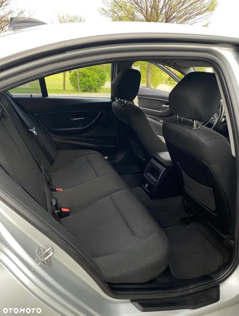 BMW Seria 3 320d - 13