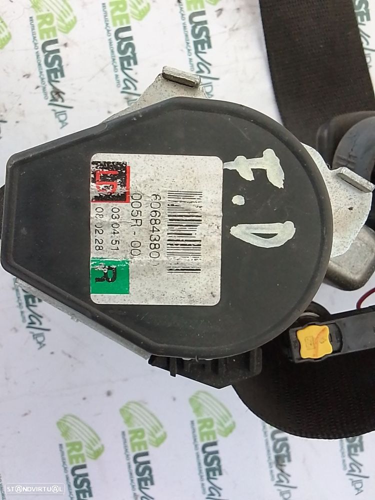 Cinto Segurança Fr Dto Mitsubishi Colt Cz3 - 2