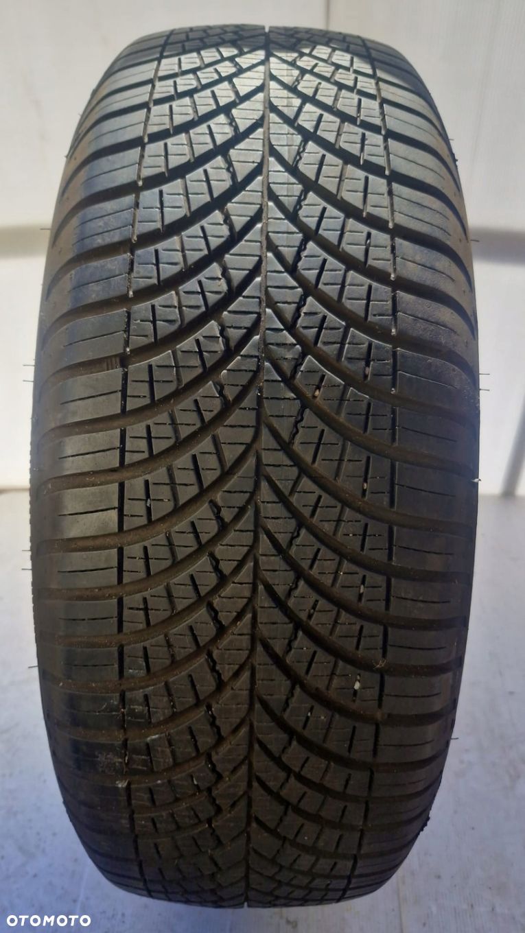 215/60R16,2019年,4本 Opony Goodyear Vector 4Seasons Gen-3 215/60R16 99V XL
