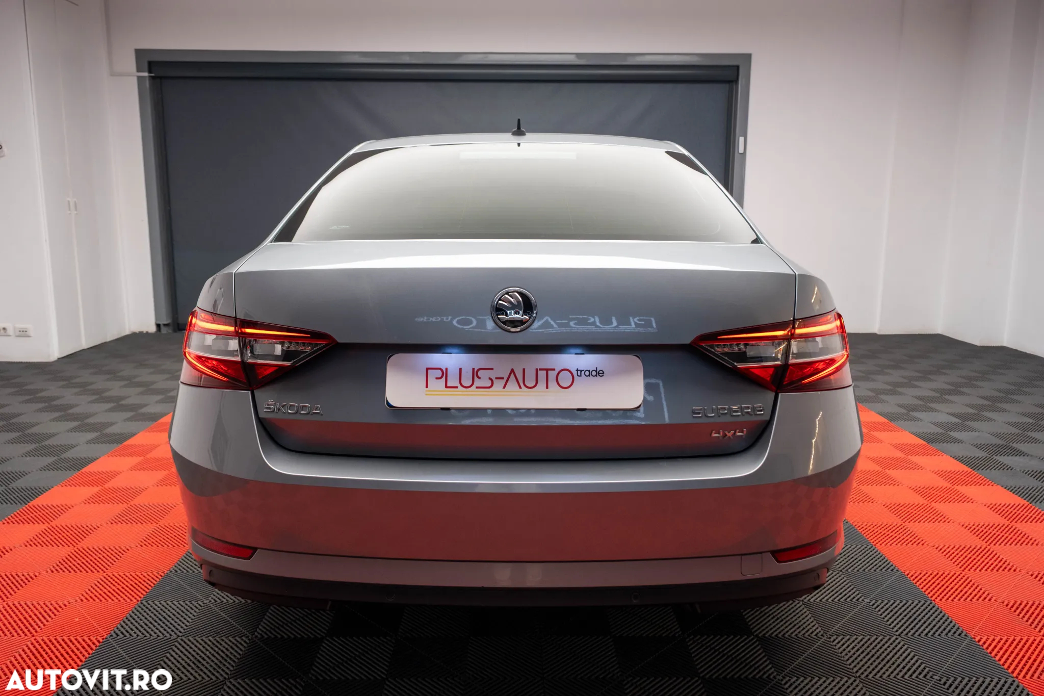 Skoda Superb 2.0 TDI DSG 4X4 Laurin & Klement - 13