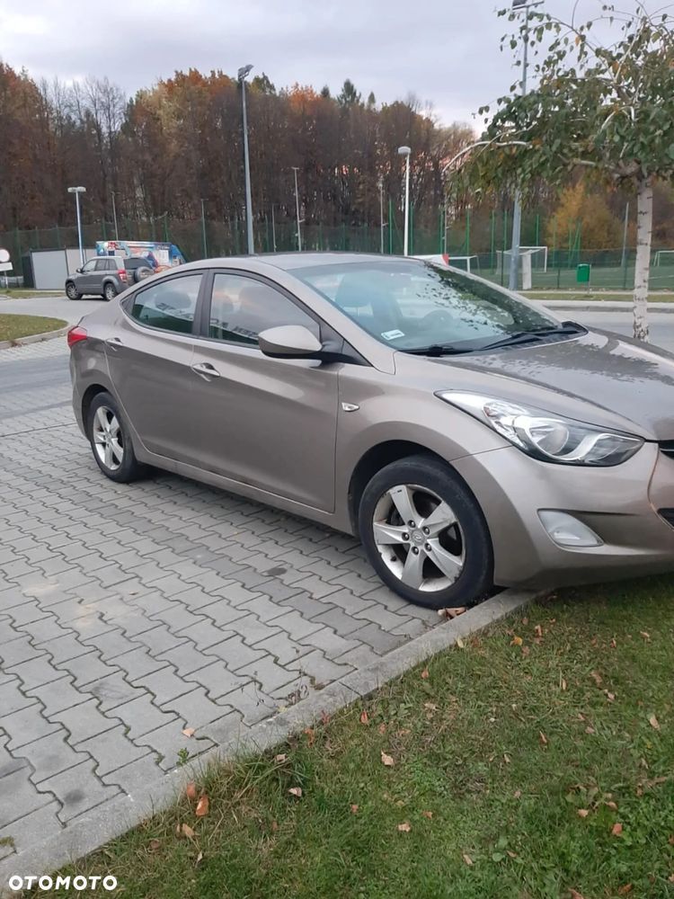 Hyundai Elantra - 1