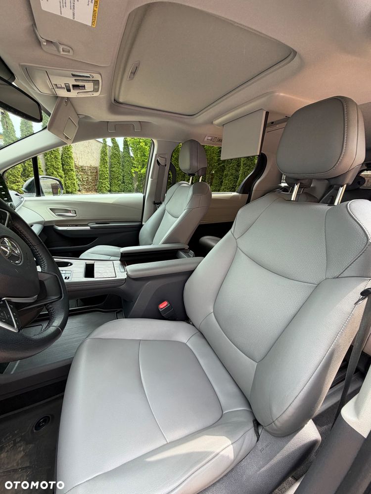 Toyota Sienna - 17