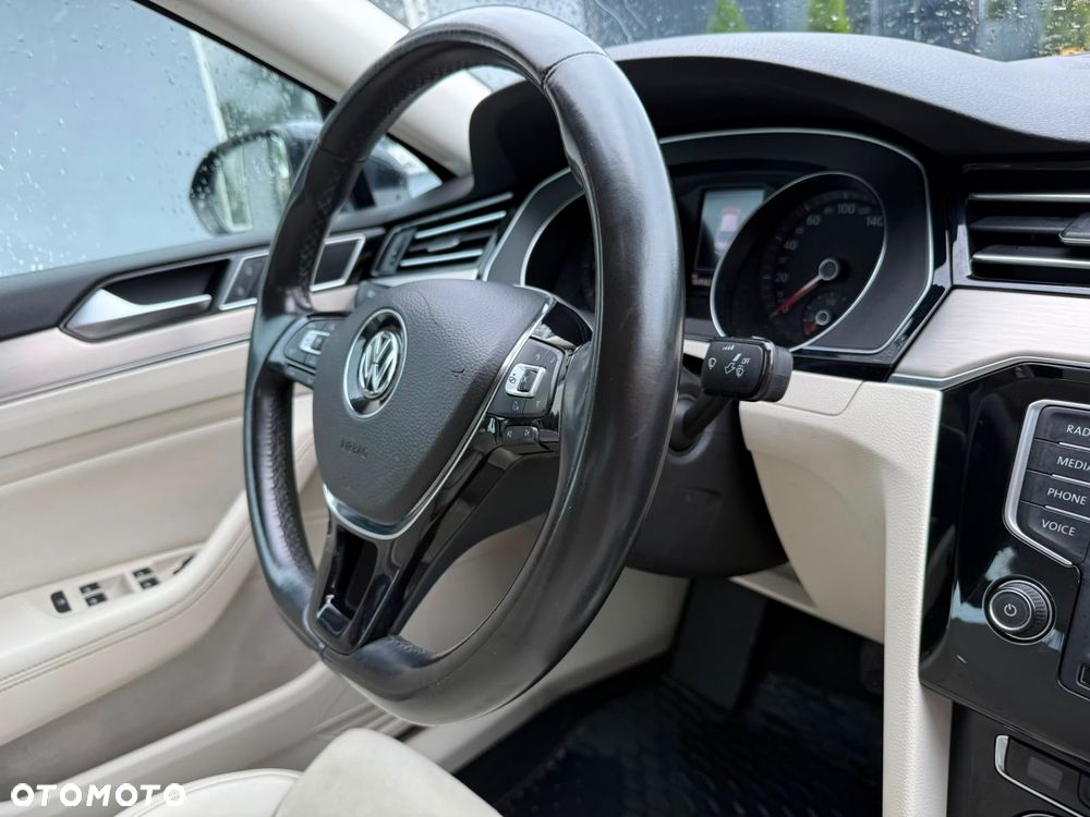 Volkswagen Passat - 14