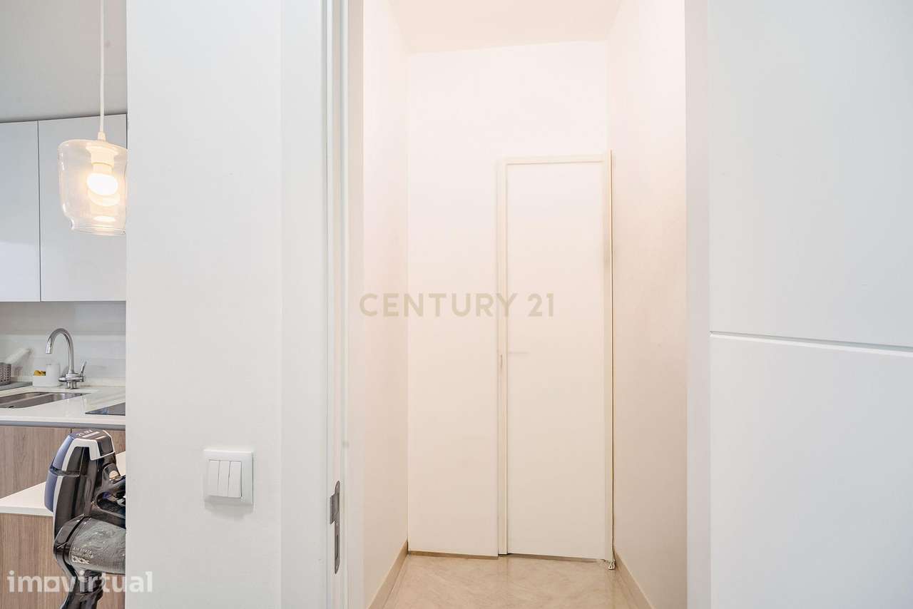 Oportunidade Única no Feijó | T3 Remodelado, 107 m² e Pronto a Habitar - Grande imagem: 3/43