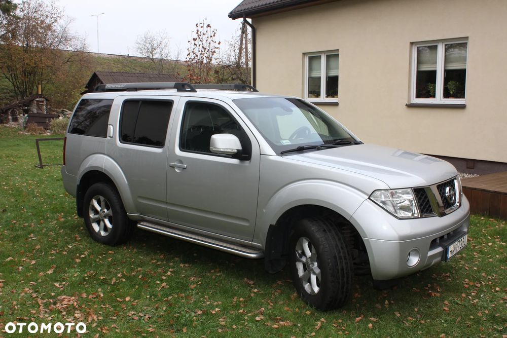 Nissan Pathfinder 2.5 D LE - 2