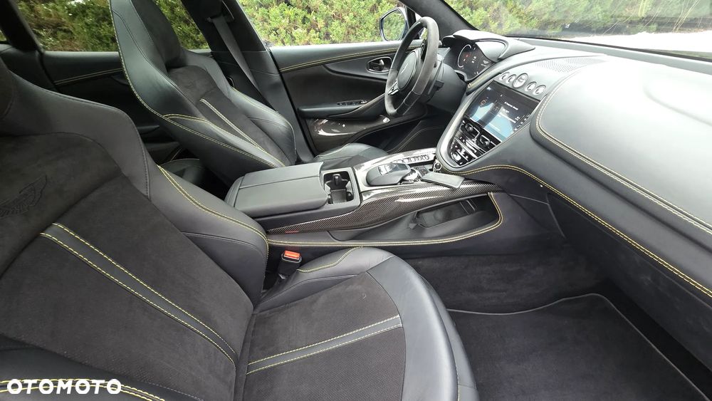 Aston Martin DBX - 25