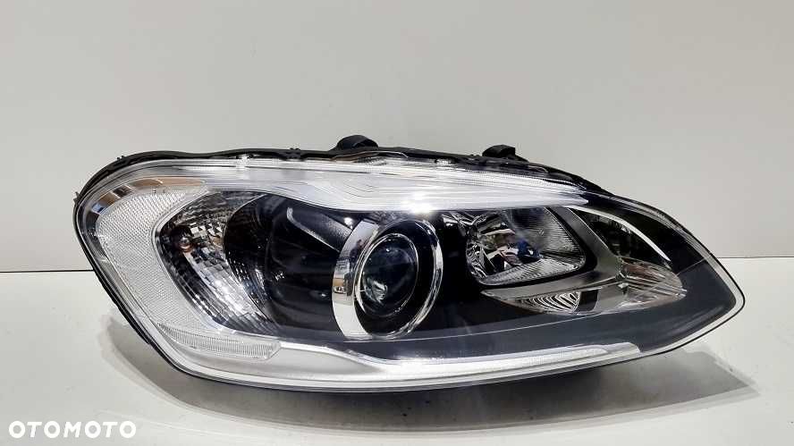 Reflektor prawy xenon Volvo XC60 lift DBL 8 pin europa - 1
