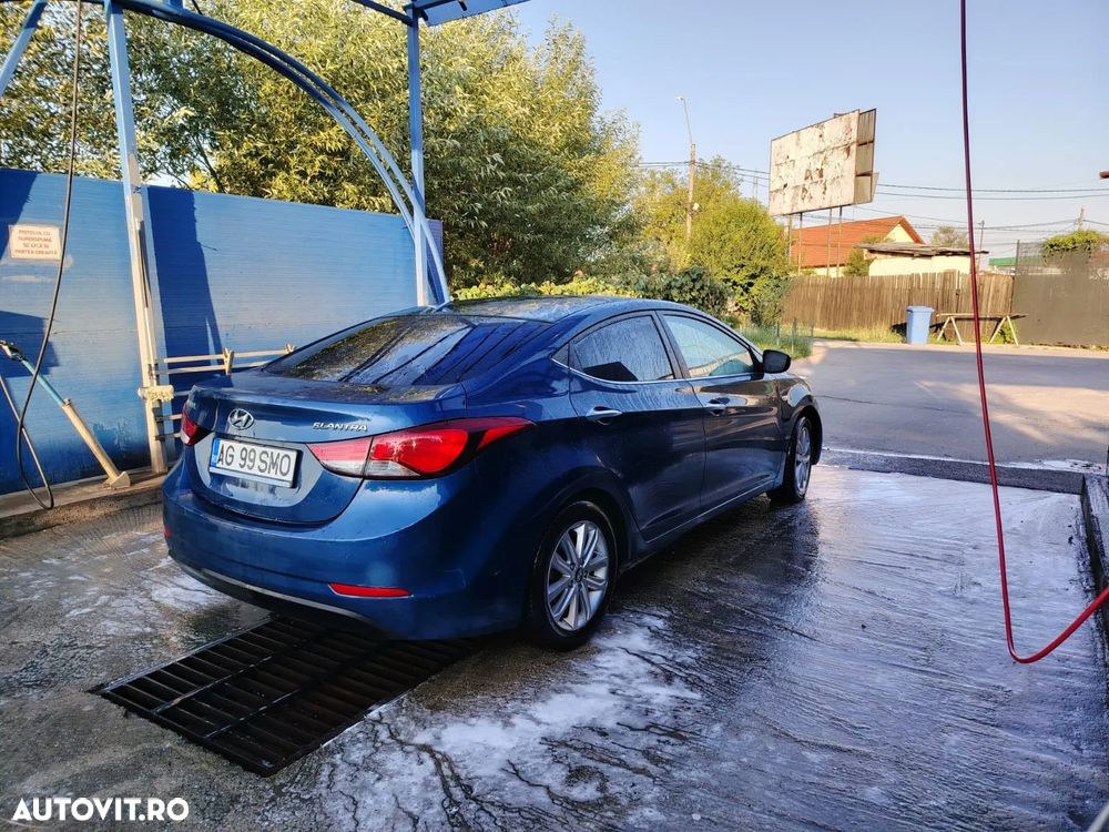 Hyundai Elantra - 3