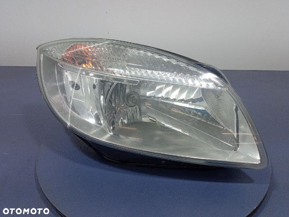 SKODA FABIA II 5J 07-10 REFLEKTOR PRAWY LAMPA PRZÓD EUROPA - 1