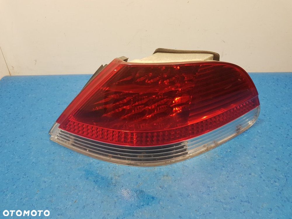 BMW E65 LAMPA TYŁ PRAWA ZEWNĘTRZNA - 1