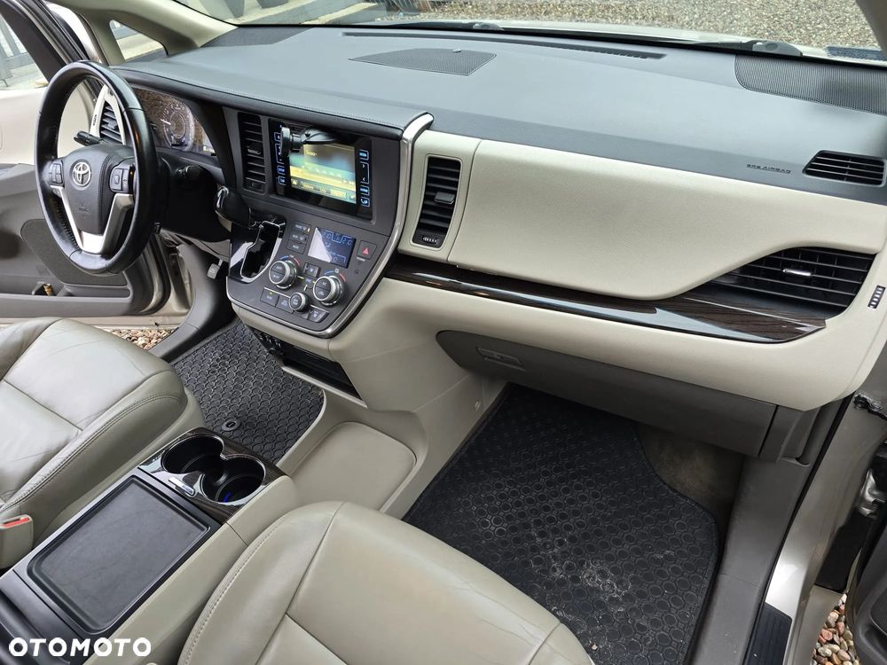 Toyota Sienna 3.5 XLE AWD - 12
