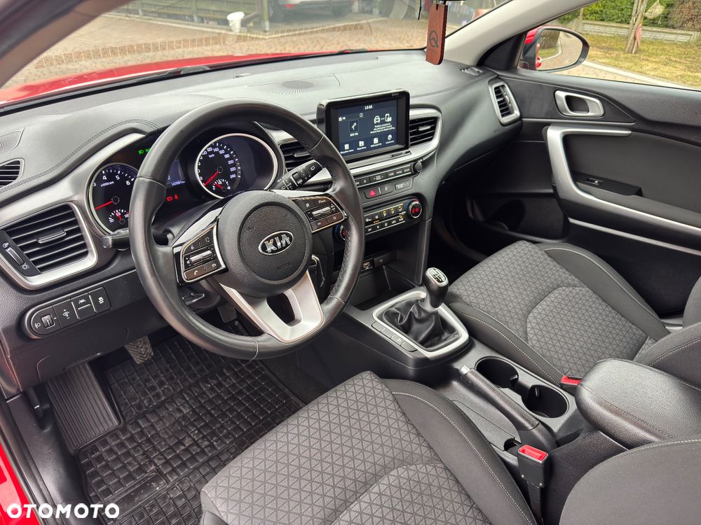 Kia Ceed - 31